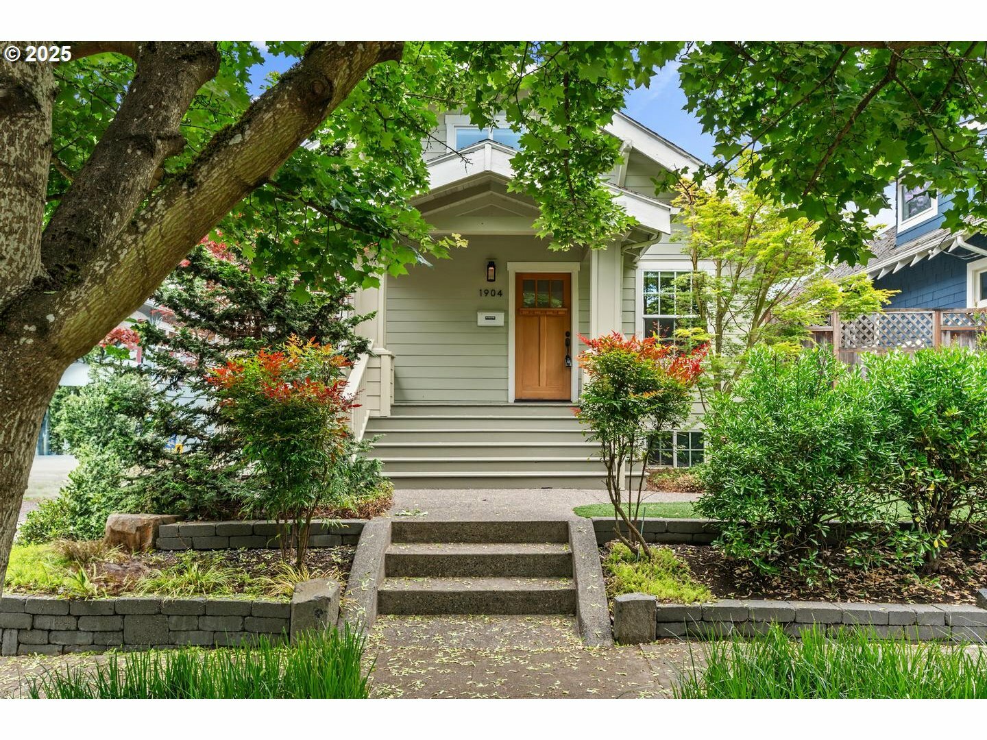 Property Photo: 1904 SE 43rd Ave OR 97215