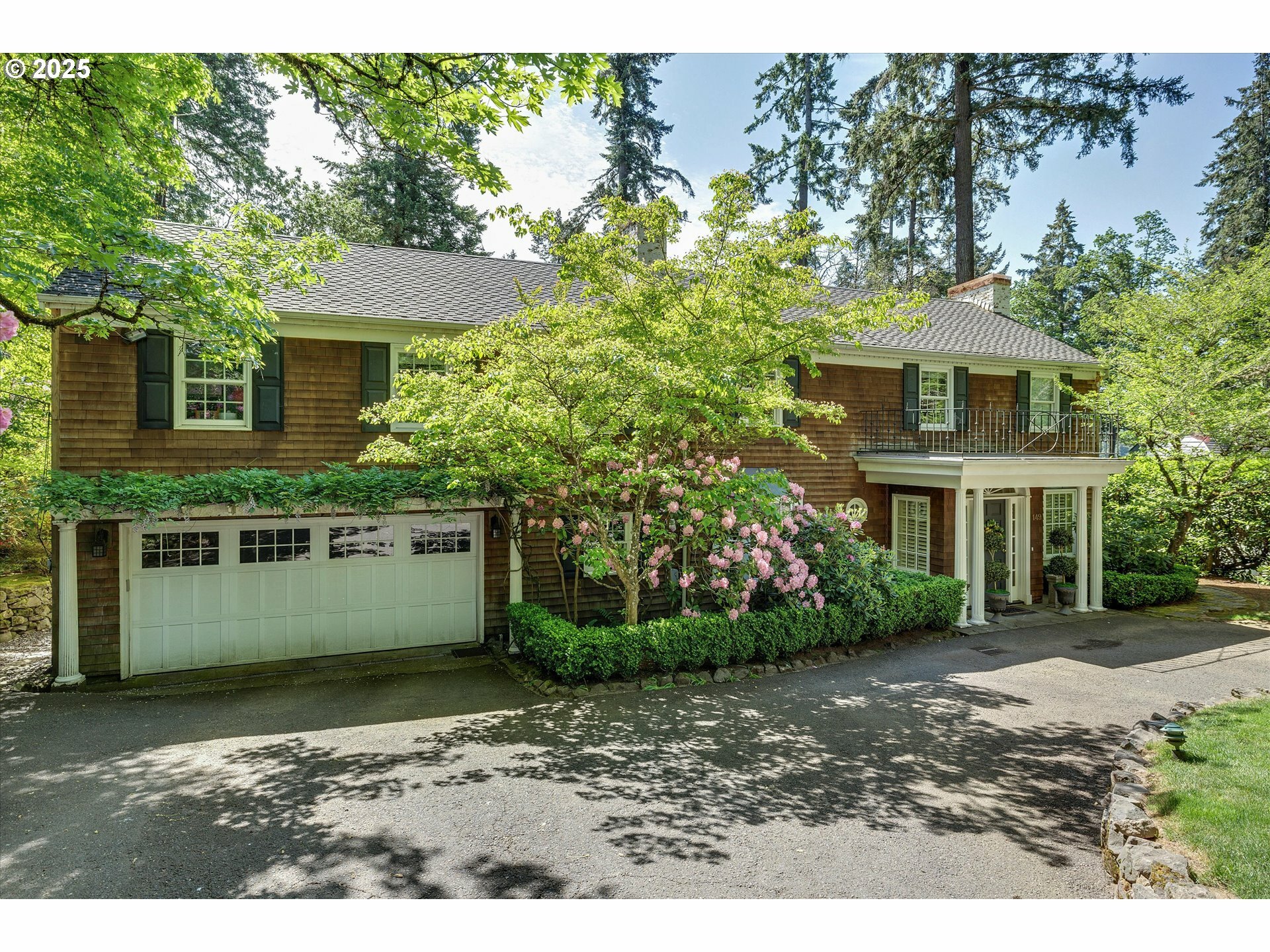 Property Photo: 149 Iron Mountain Blvd OR 97034