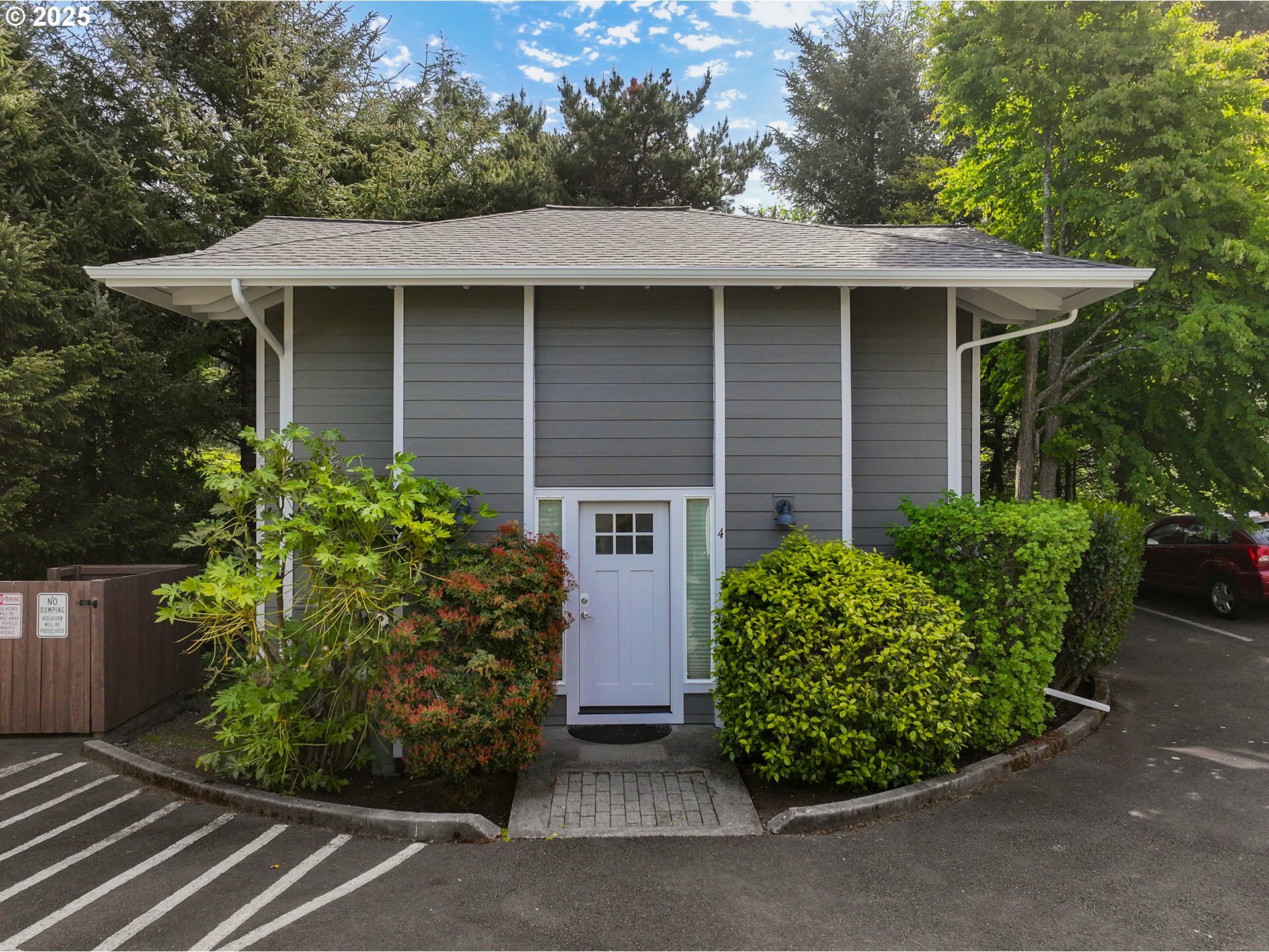 Property Photo:  160 E Siuslaw St 4  OR 97110 
