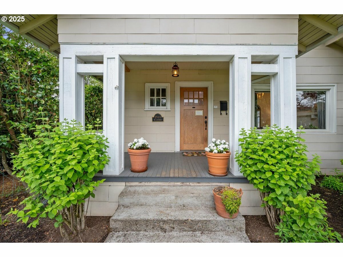 Property Photo: 2511 NE 61st Ave OR 97213