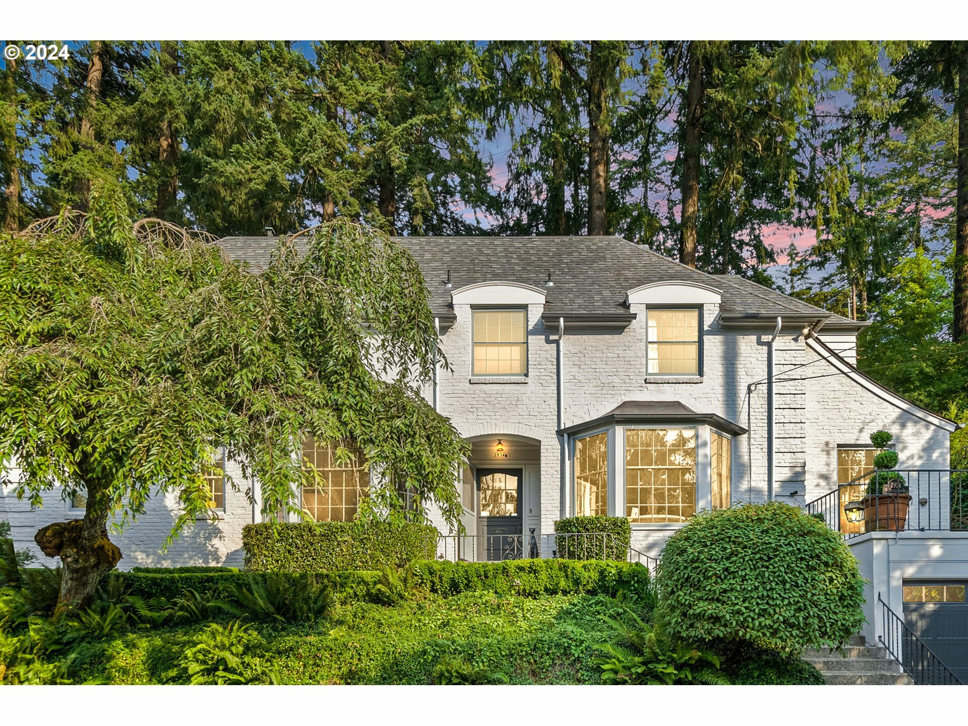 2934 SW Montgomery Dr  Portland OR 97201 photo