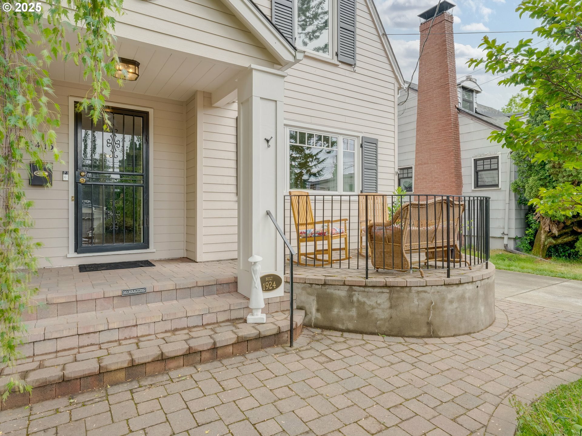 Property Photo: 4415 SE Stark St OR 97215