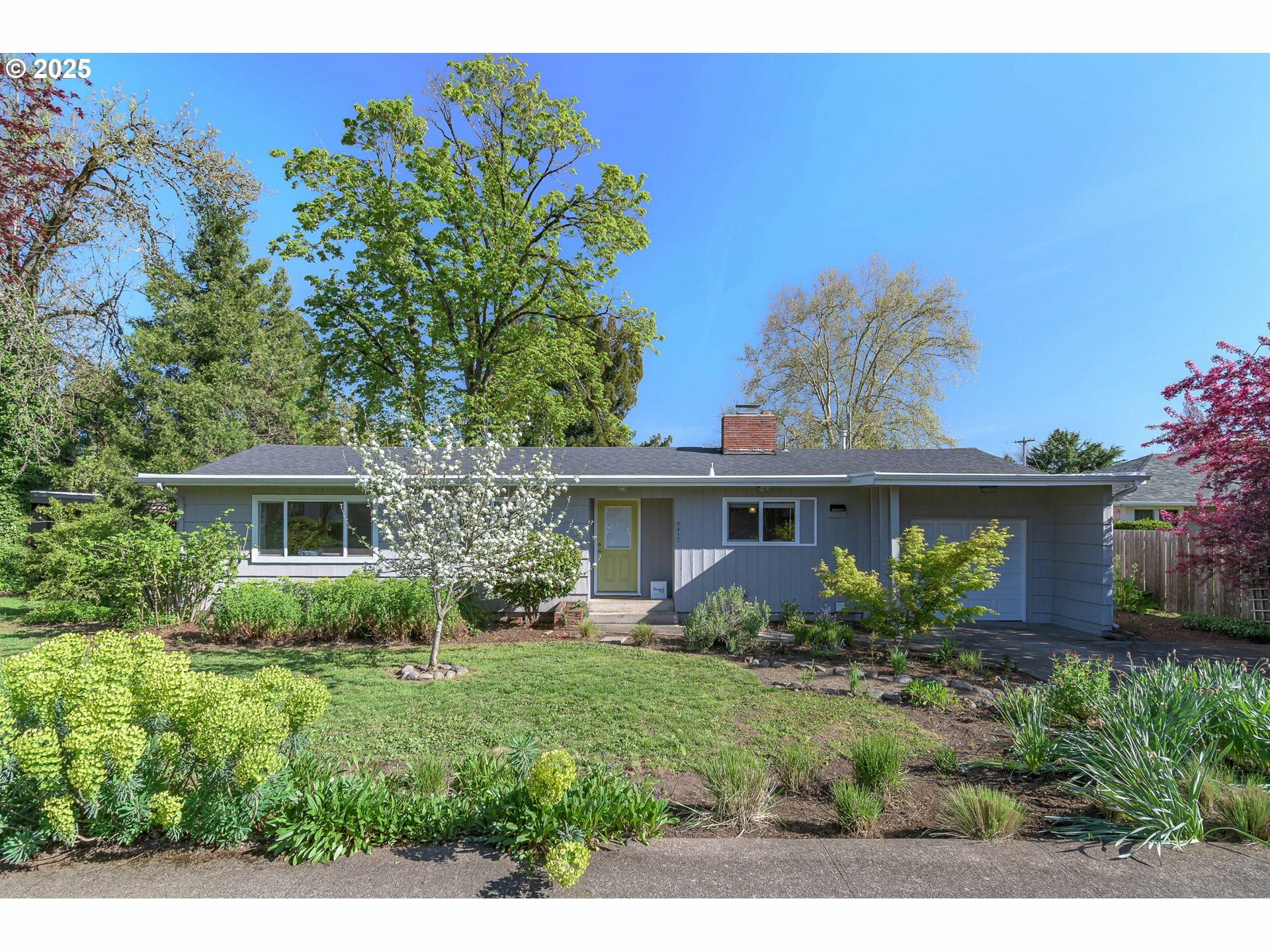 Property Photo: 3417 Harlow Rd OR 97401