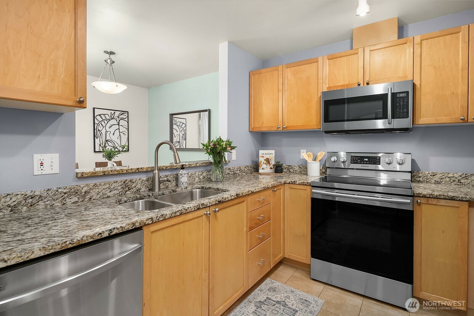 Property Photo: 18501 SE Newport Way K344 WA 98027