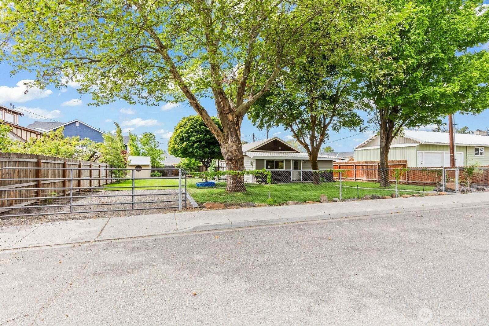 Property Photo: 1411 Columbia Street WA 98926