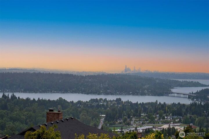 Property Photo:  13610  Somerset Lane SE  WA 98006 