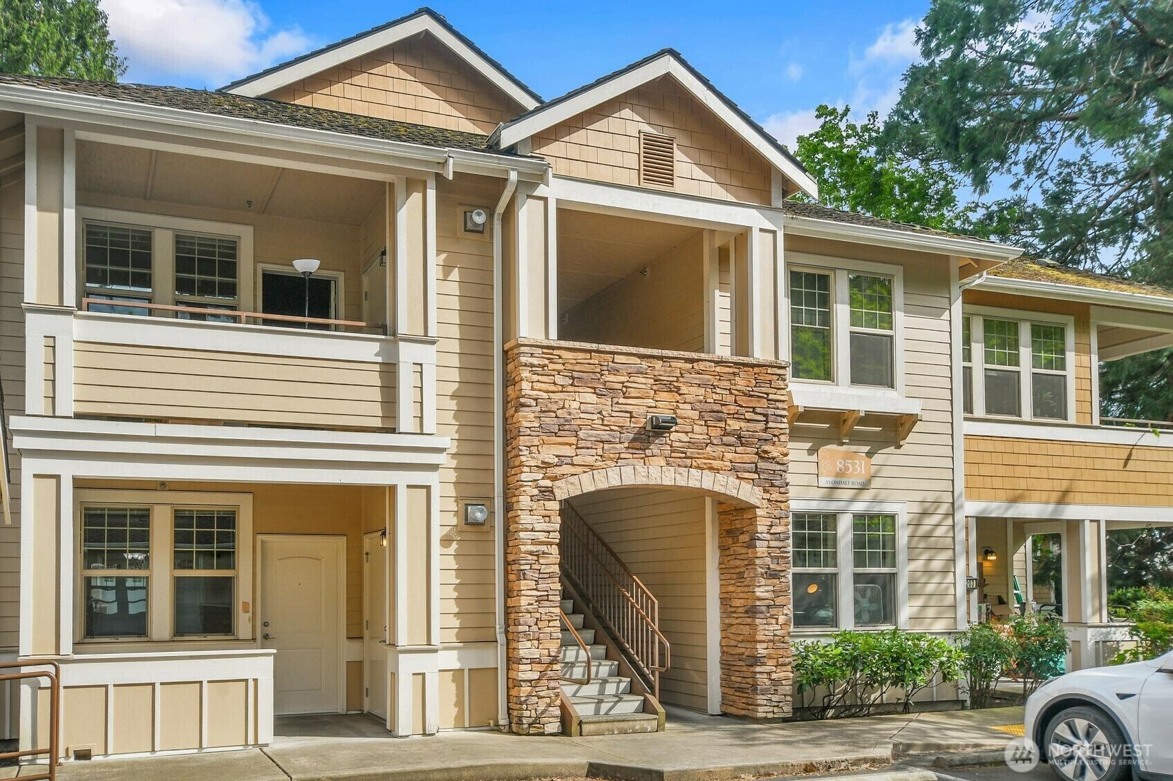 Property Photo: 8531 Avondale Road NE B204 WA 98052