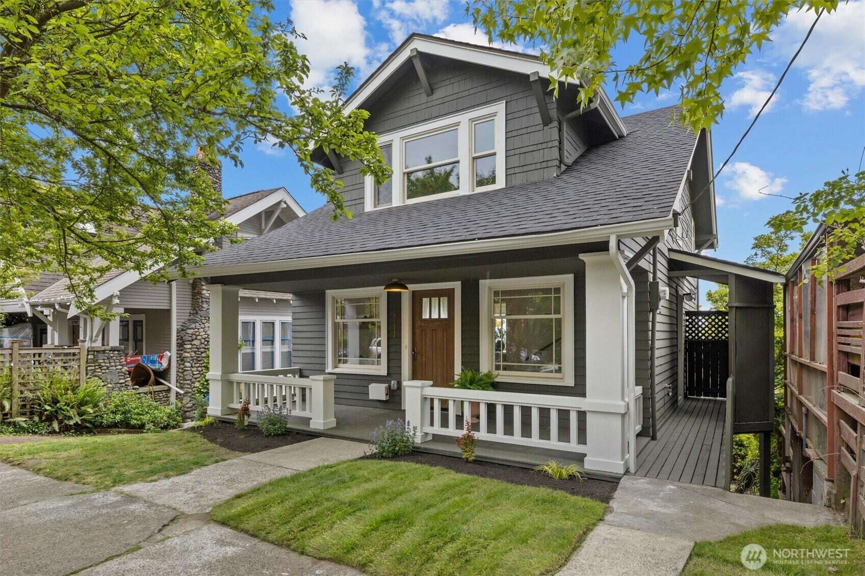 Property Photo: 2711 10th Avenue W WA 98119