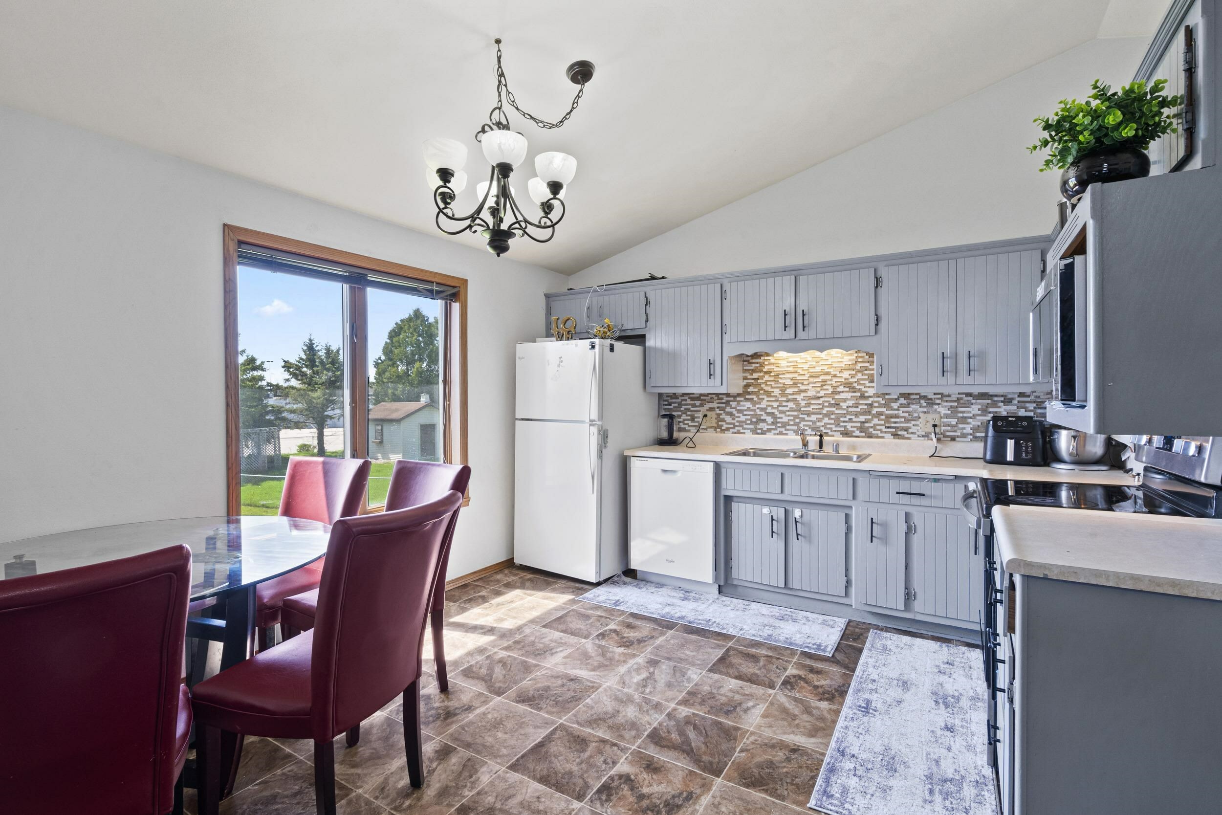Property Photo: 801 W Ridgeview Drive WI 54914-1450