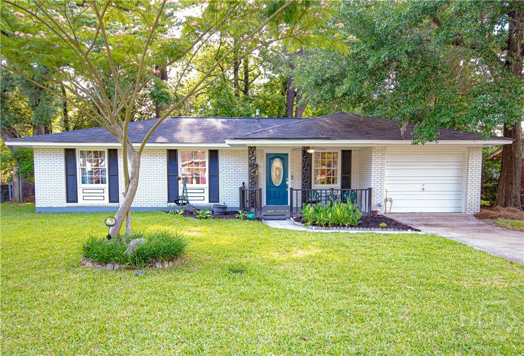 Property Photo: 5633 Lafitte Drive GA 31406