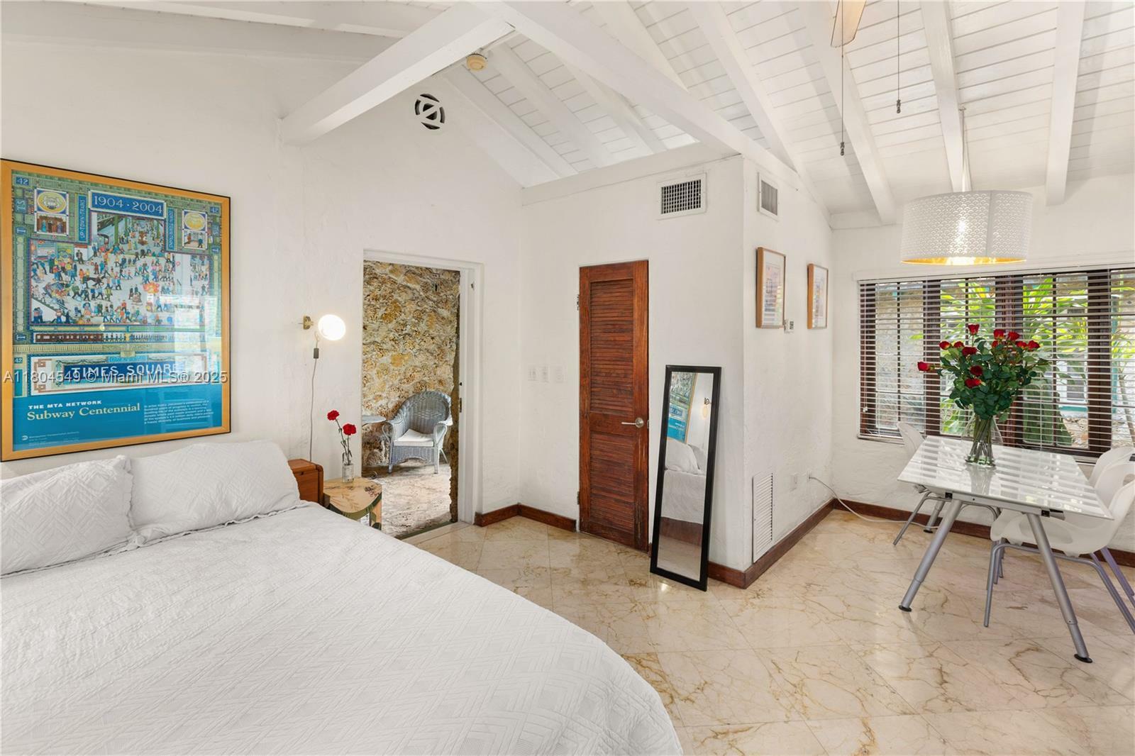 Property Photo: 1301 Milan Ave Villa # 4 FL 33134