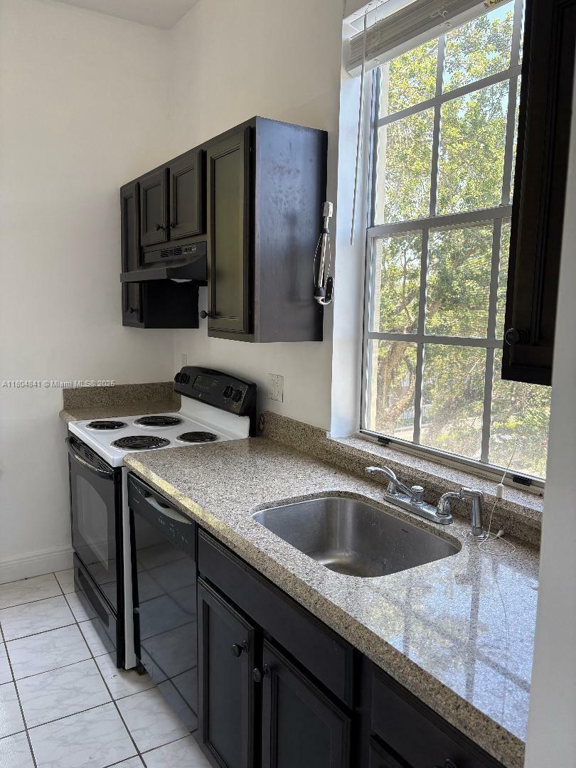 Property Photo: 111 Edgewater Dr 3B FL 33133