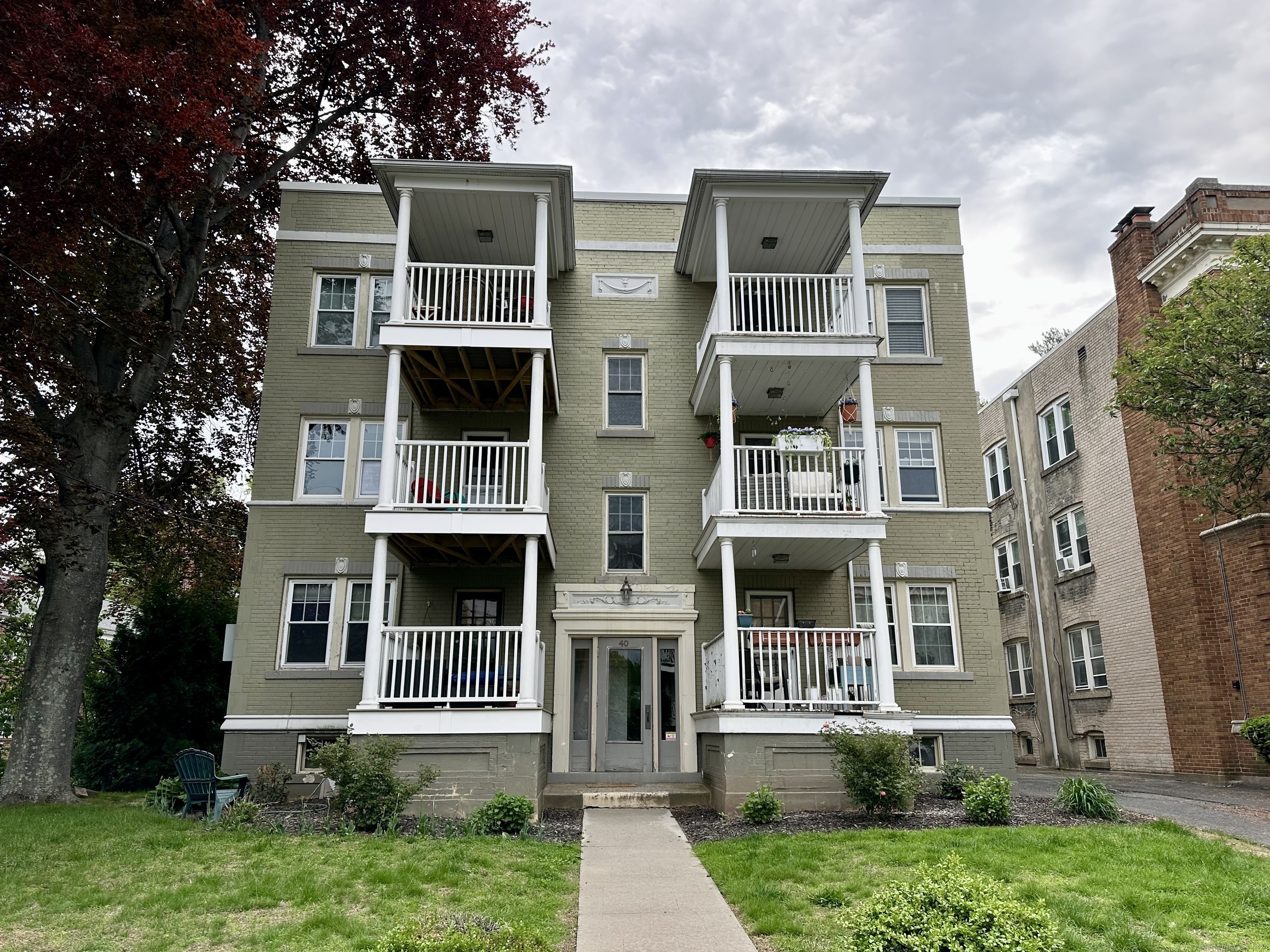 Property Photo: 40 Robin Road Apt 305 CT 06119