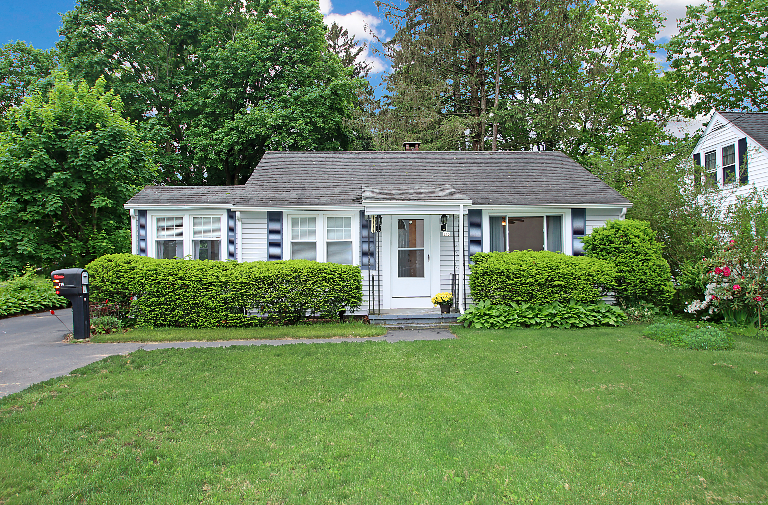Property Photo: 116 Cutlery Avenue CT 06451