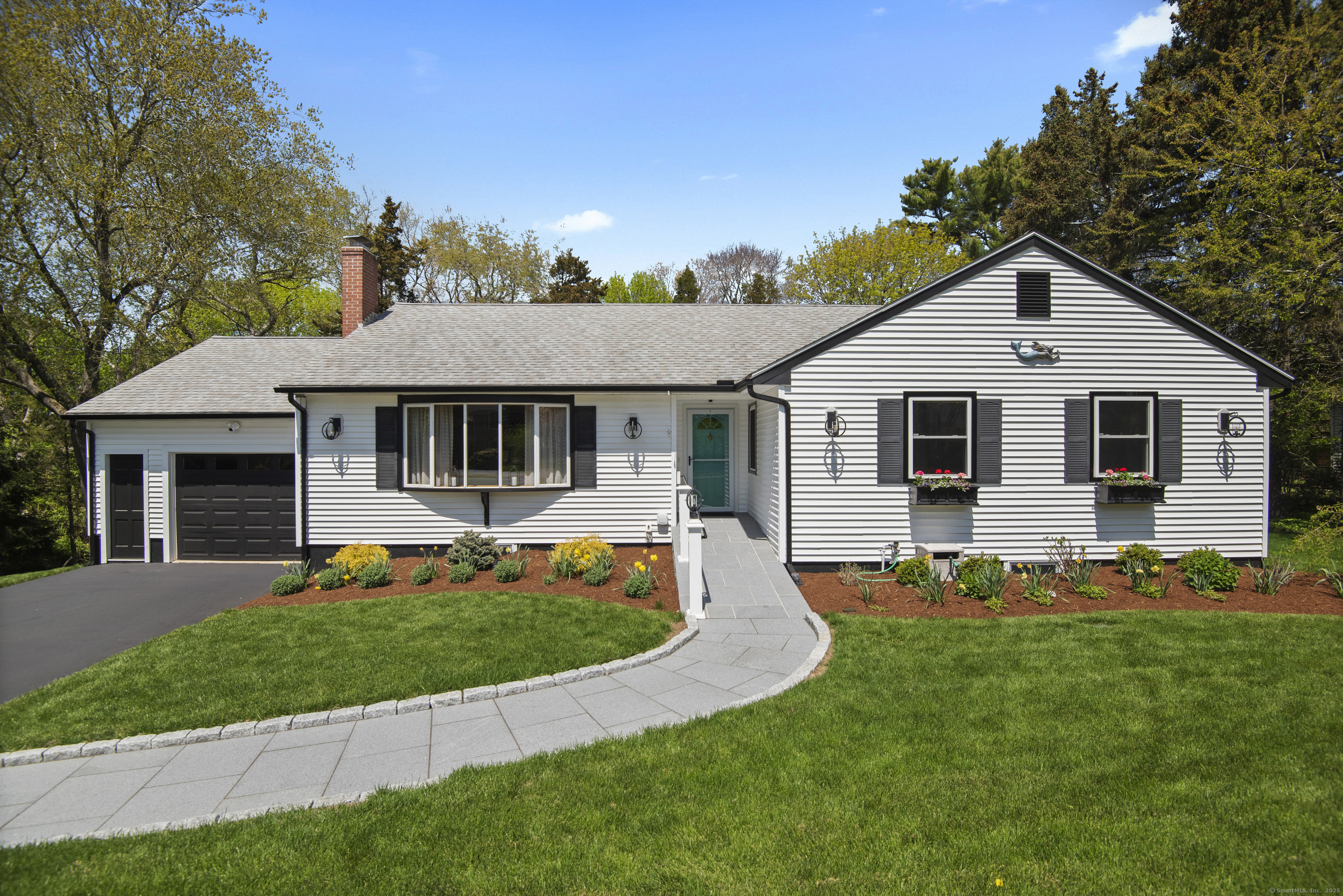 Property Photo:  218 Neck Road  CT 06443 