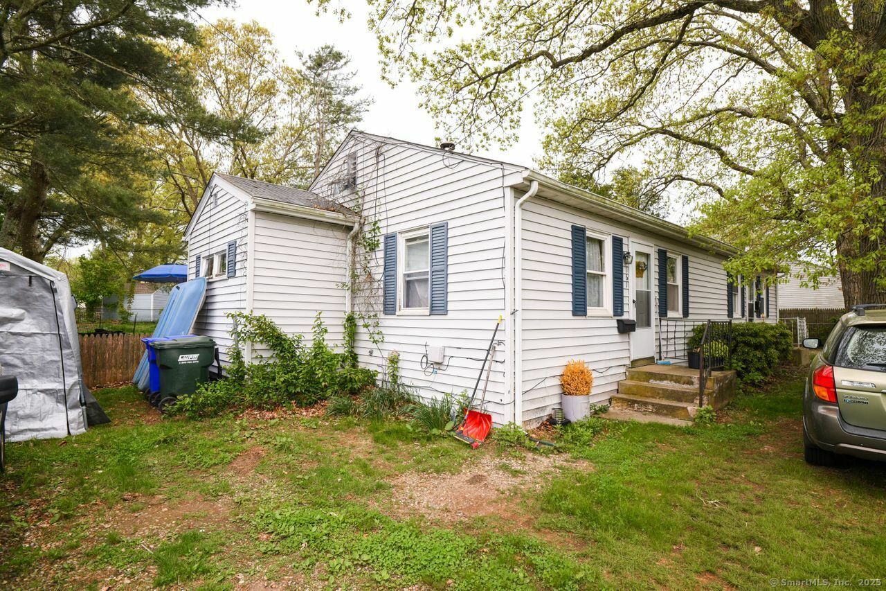 Property Photo: 161 Midway Oval CT 06340