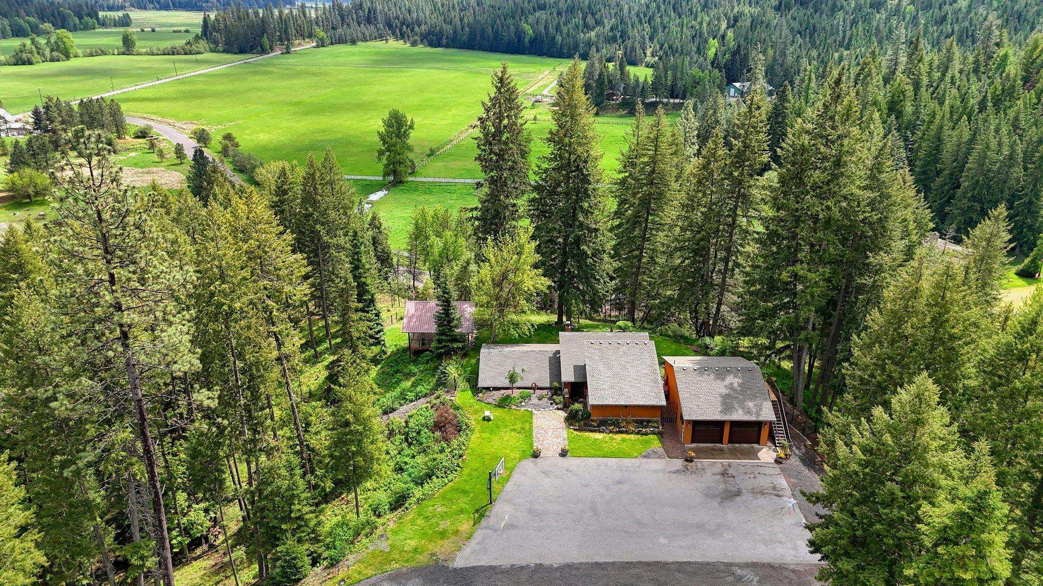 Property Photo: 17610 N Singing Hills Dr WA 99025