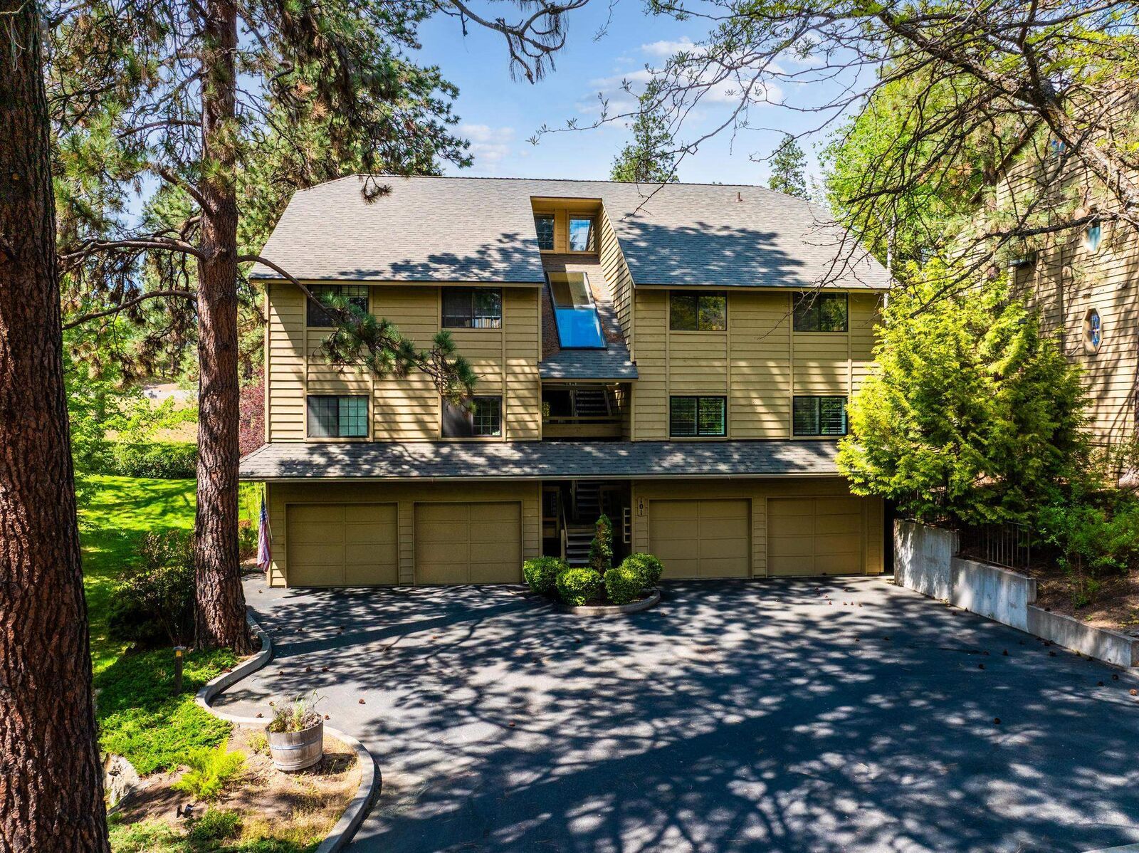 Property Photo:  101 S Neyland Ave #2  WA 99019 