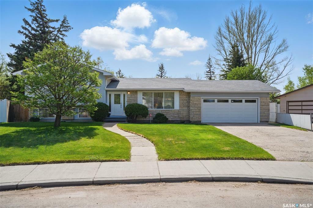 Property Photo:  2658 Eastview  SK S7J 3G8 