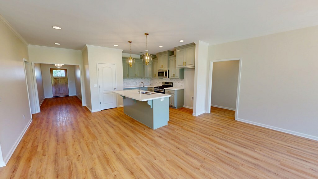 Property Photo: 203 Courtland AL 36301