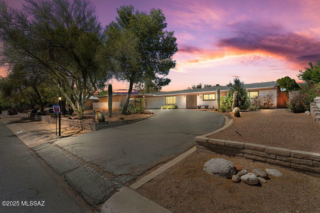 Property Photo: 7431 E Sabino Vista Drive AZ 85750