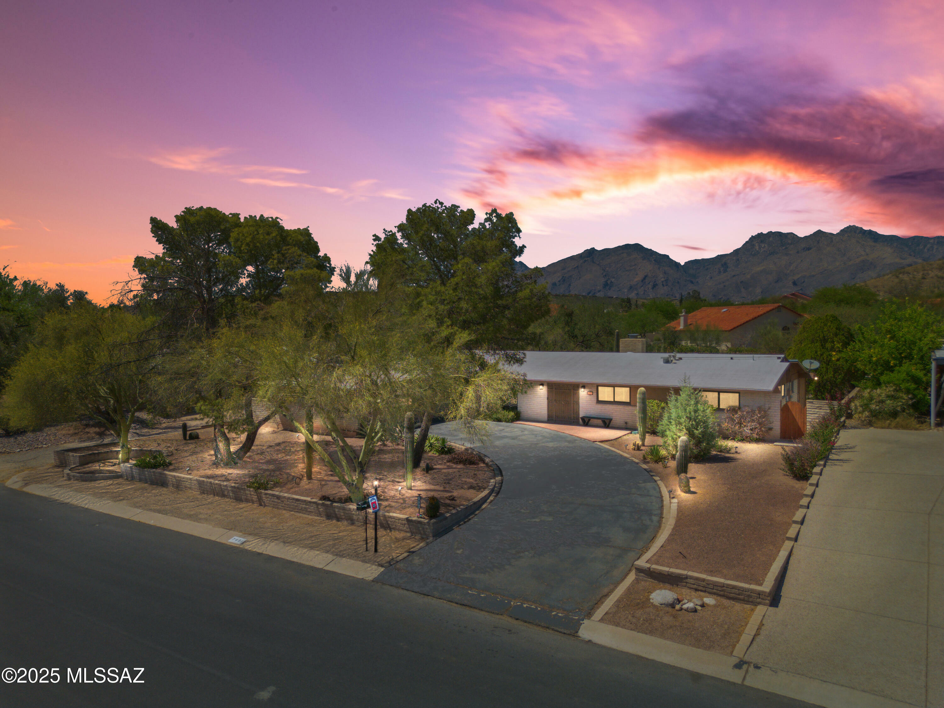 Property Photo: 7431 E Sabino Vista Drive AZ 85750