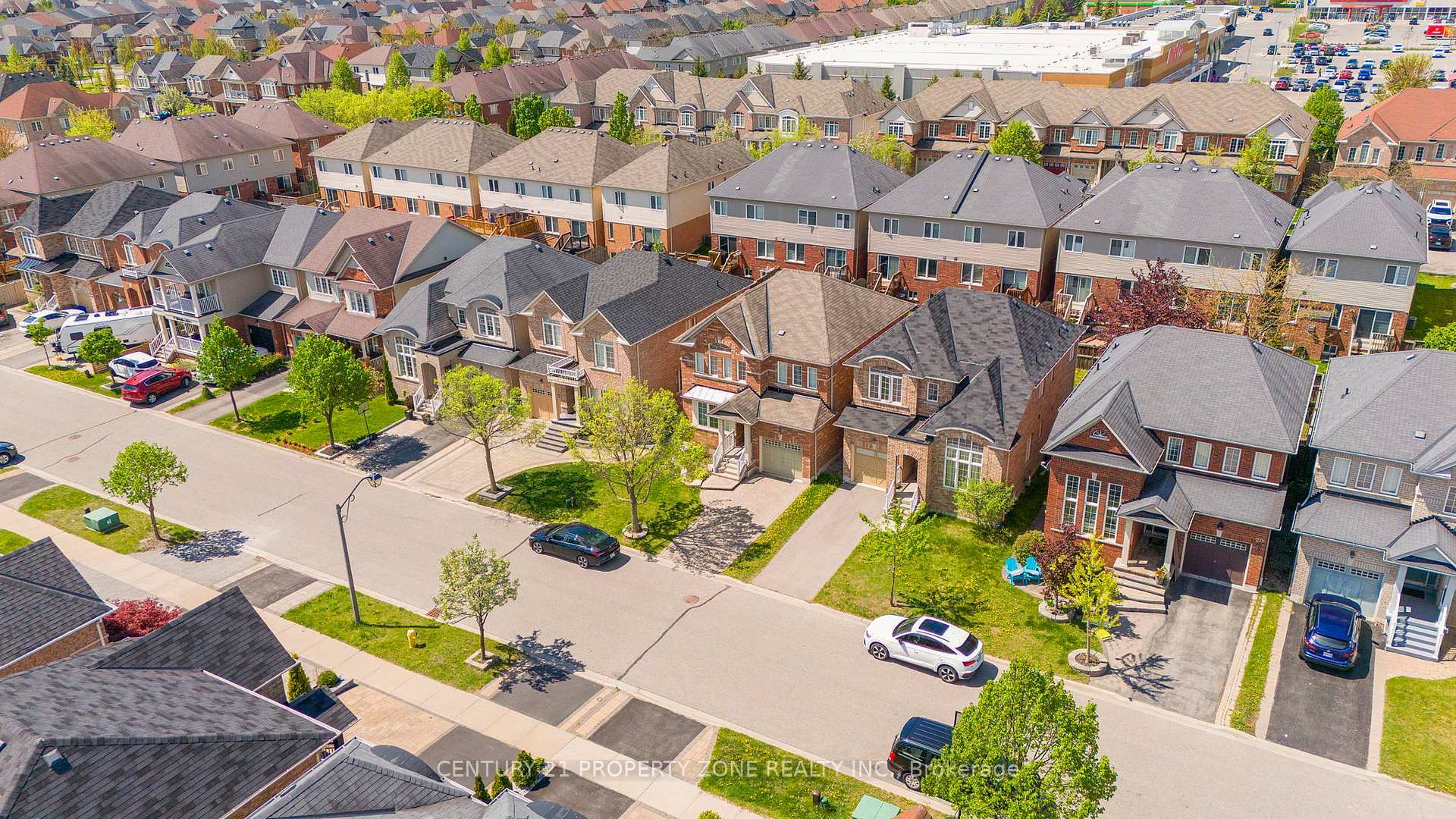Property Photo:  16 Watersplace Avenue  ON L1Z 0H5 