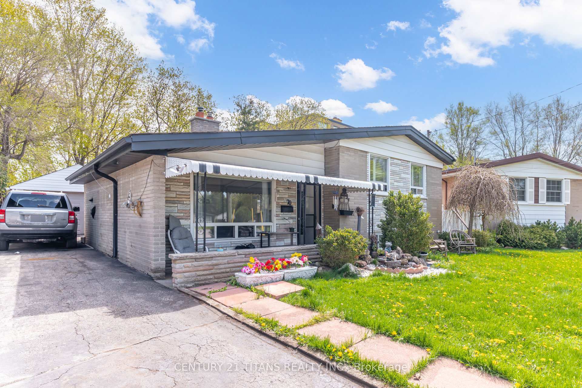 Photo de la propriété: 20 Benadair Court ON M1H 1K5