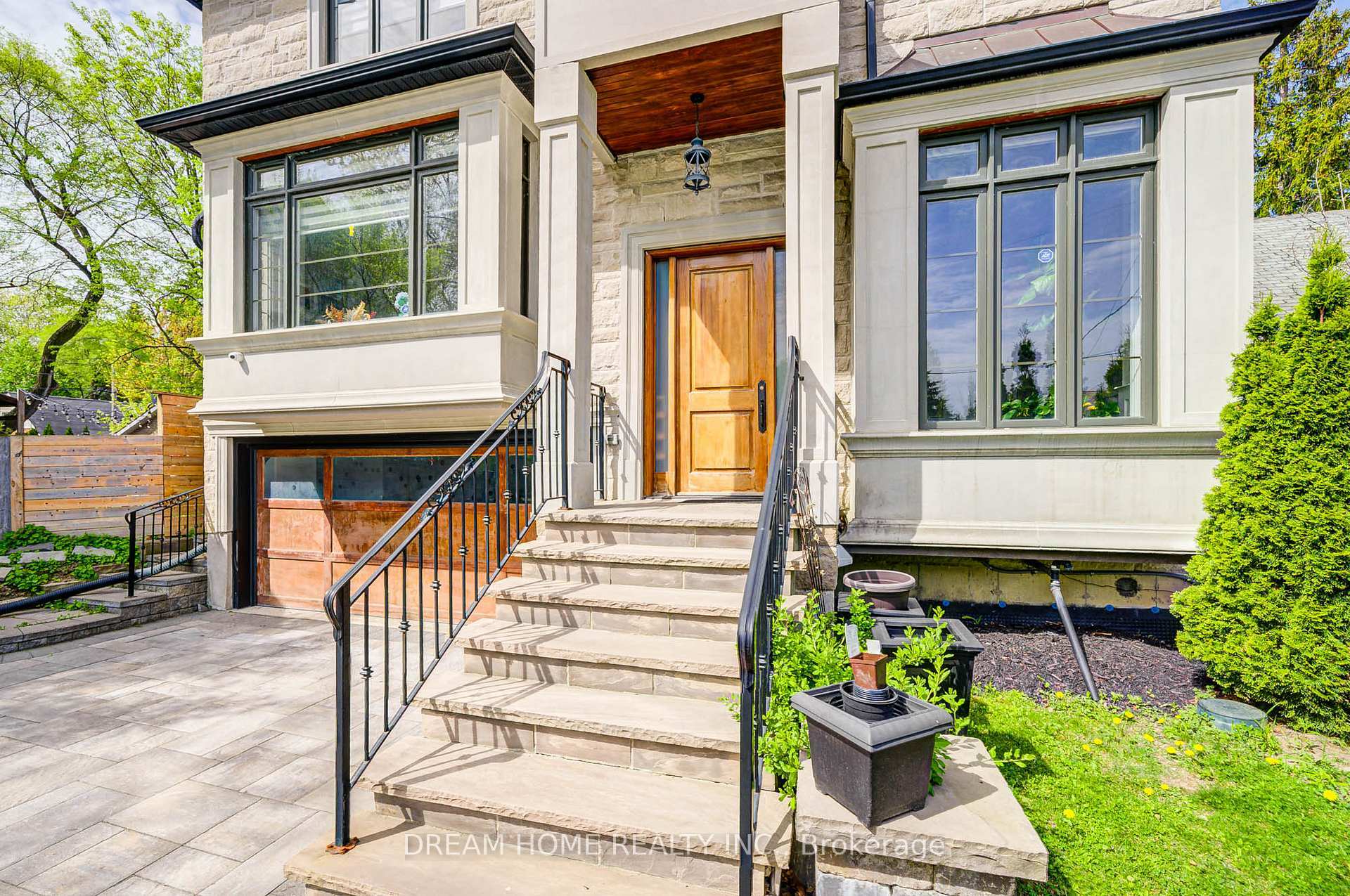 Property Photo: 22 Leona Drive ON M2N 4V5