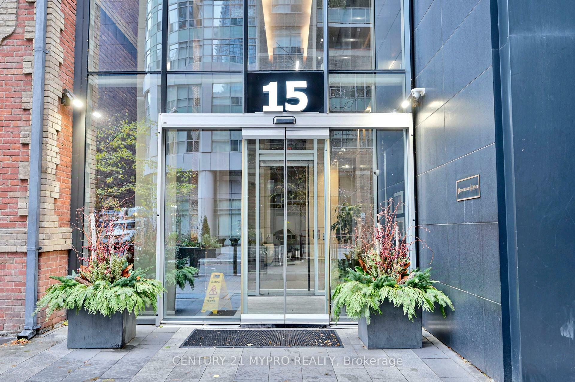 Photo de la propriété: 15 Grenville Street 1007 ON M4Y 0B9
