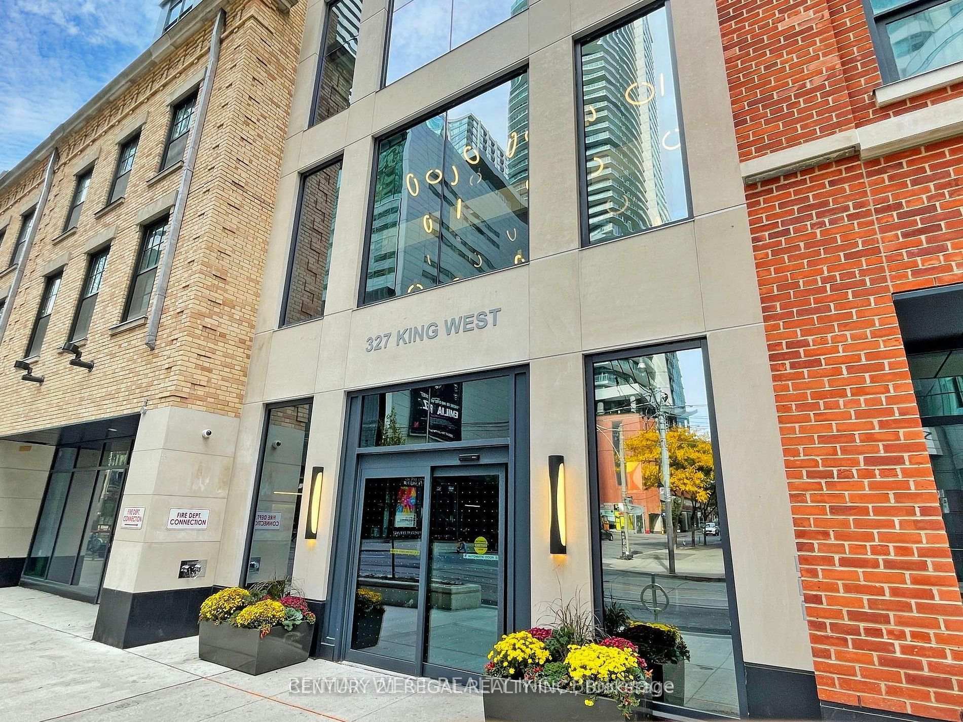 Property Photo: 327 King Street W 3802 ON M5V 0W7