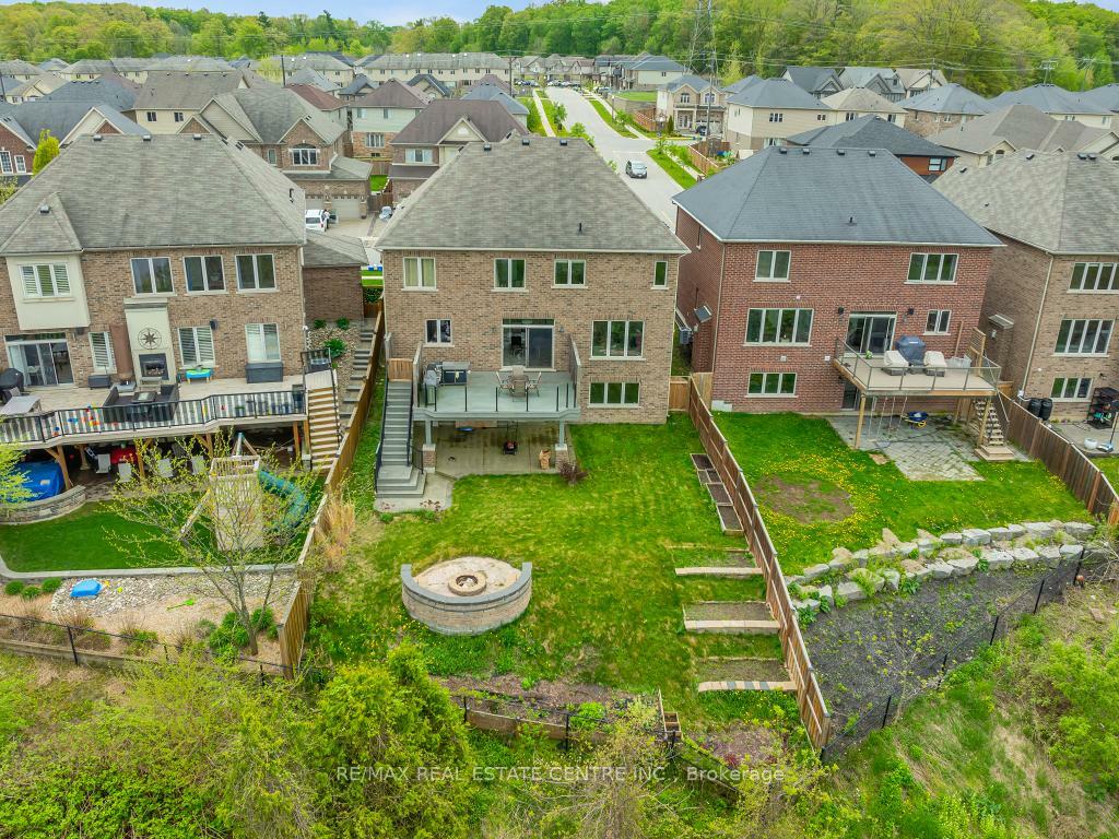 Property Photo: 264 Evens Pond Crescent ON N2R 0B8