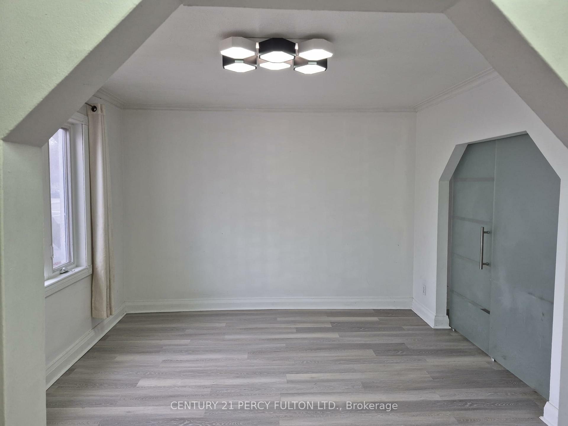 752 Midland Avenue  Toronto ON M1K 4C8 photo