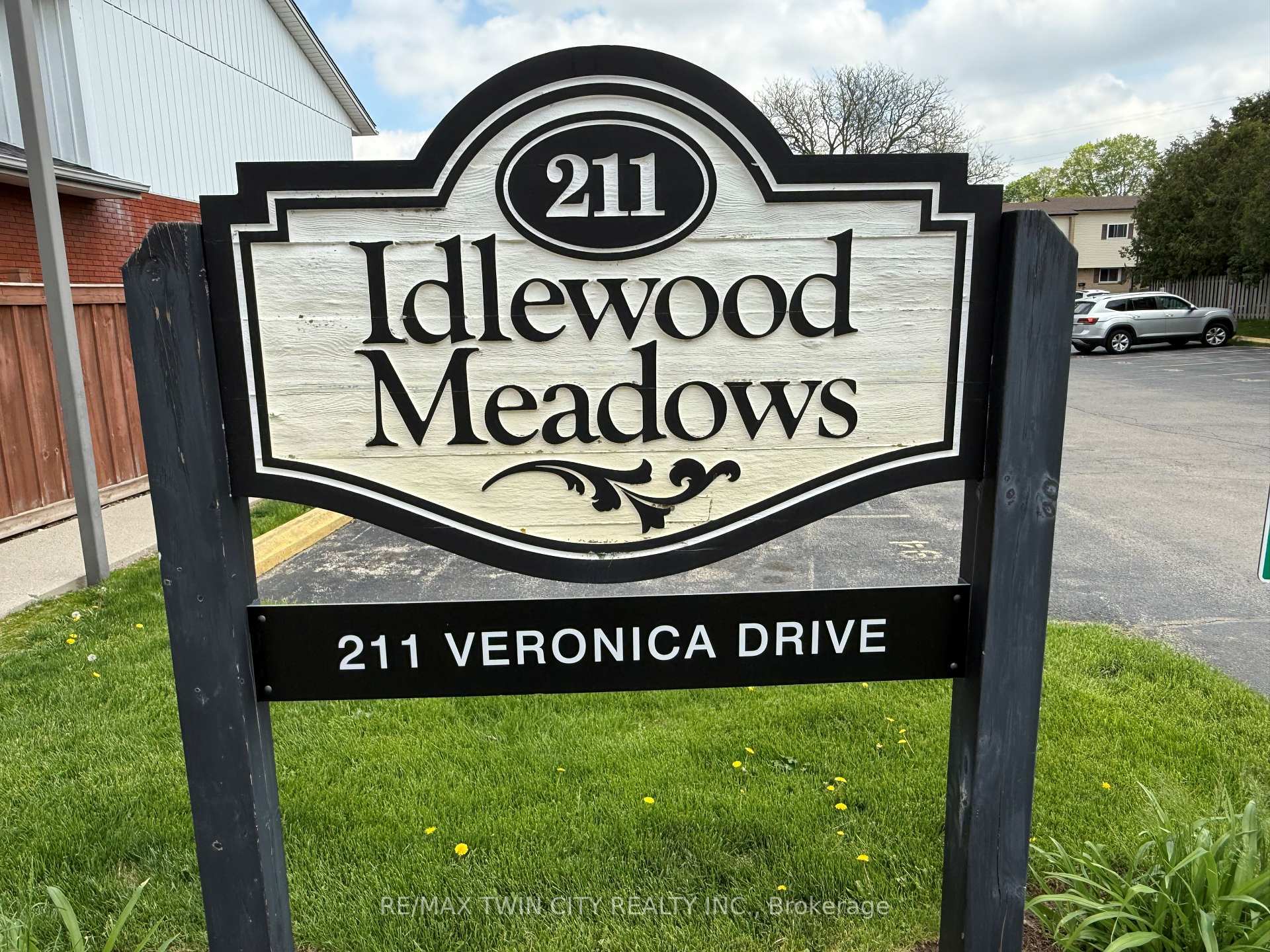 Property Photo: 211 Veronica Drive 29 ON N2A 2R8