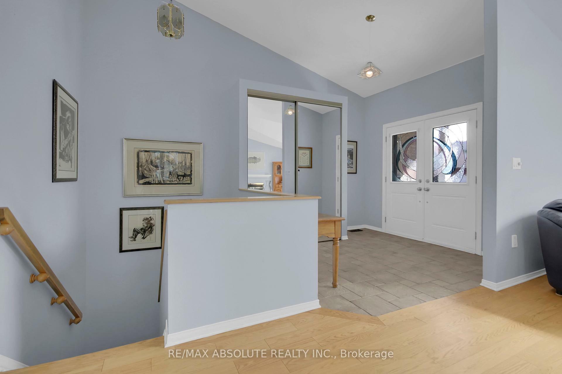 Photo de la propriété: 9 Camberley Street ON K2G 6Y2