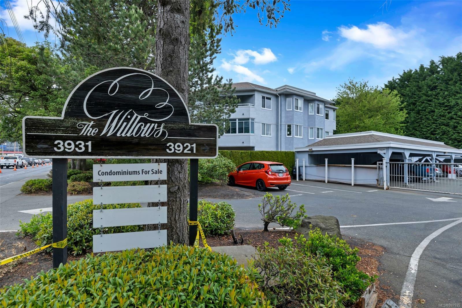 Property Photo: 3921 Shelbourne St 211 BC V8P 4H9