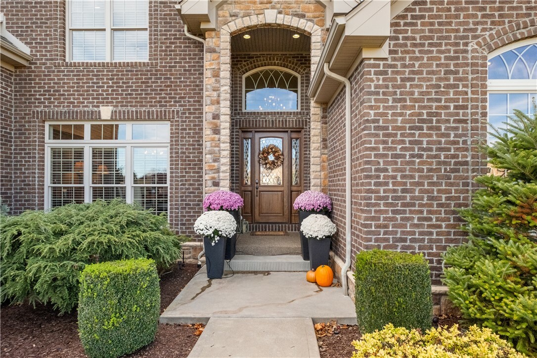 Property Photo: 347 Buckingham Dr PA 15367
