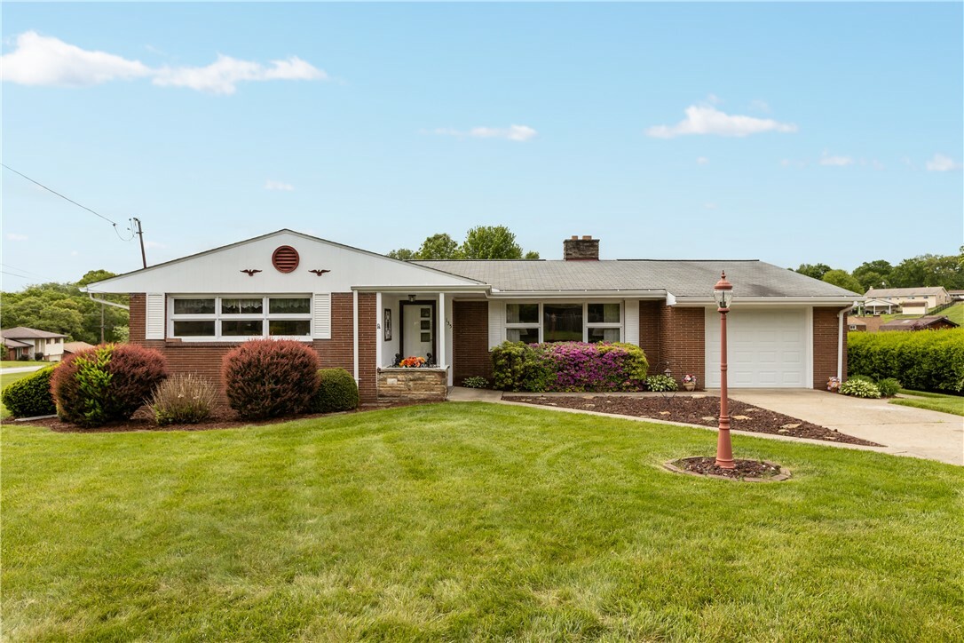 Property Photo: 135 Gourley Ln PA 15061