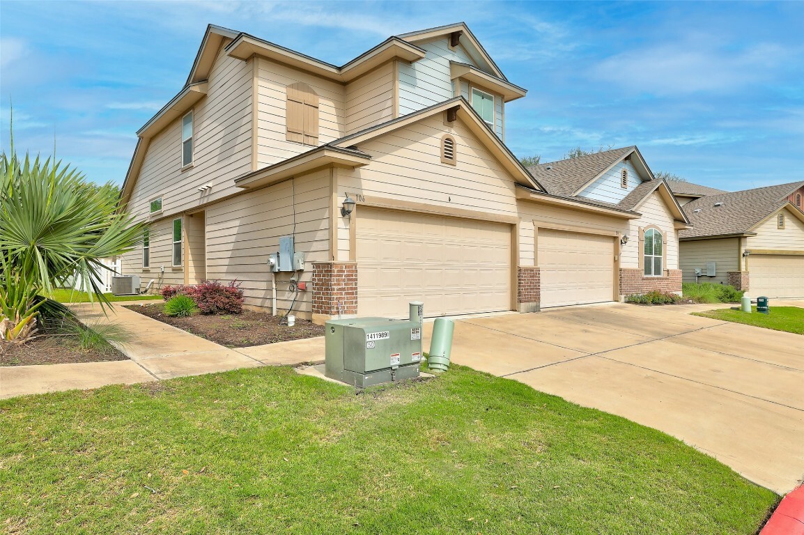 Property Photo: 711 Rolling Oak Drive 106 TX 78664