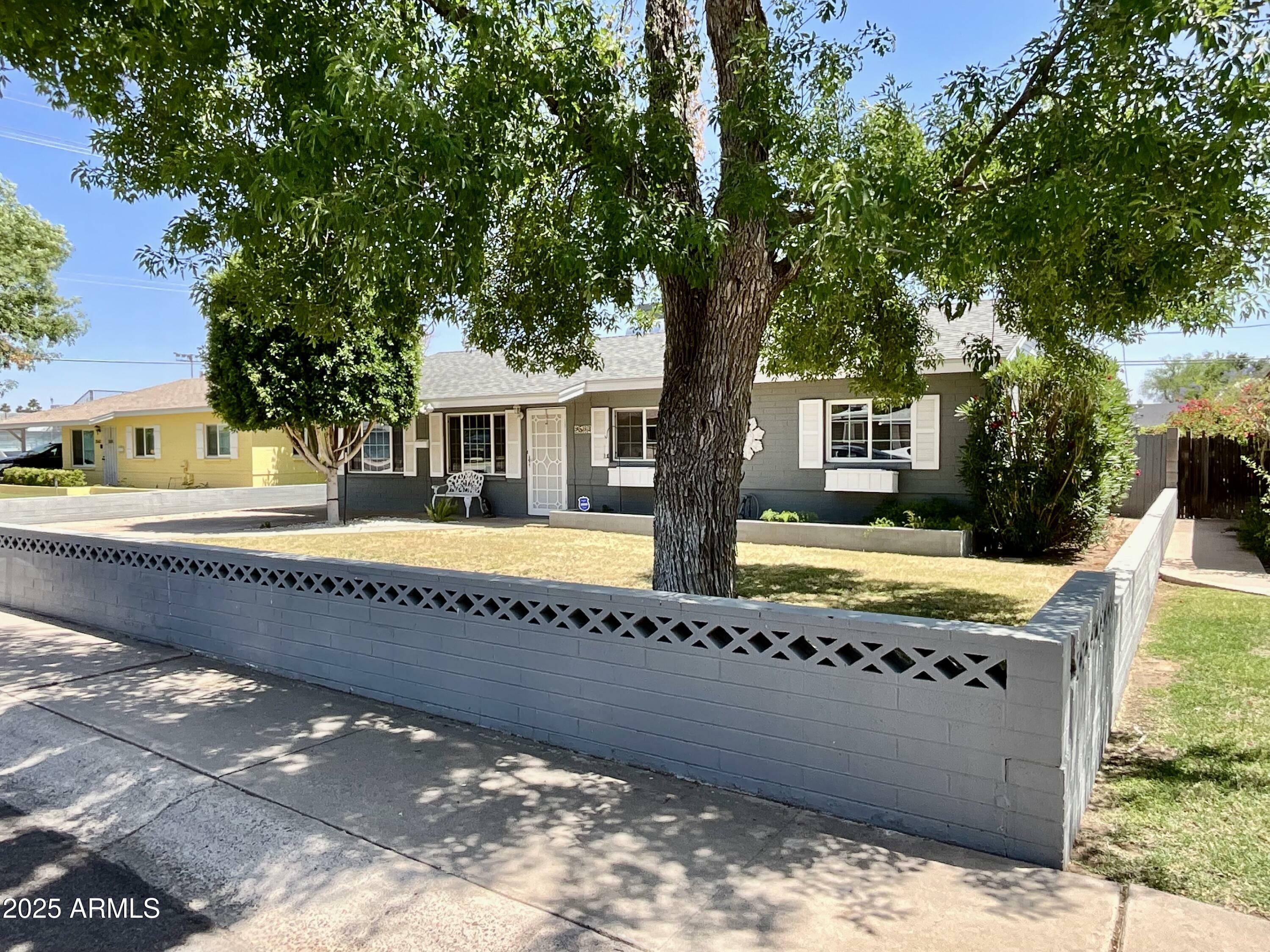 Property Photo: 2537 E Hazelwood Street AZ 85016