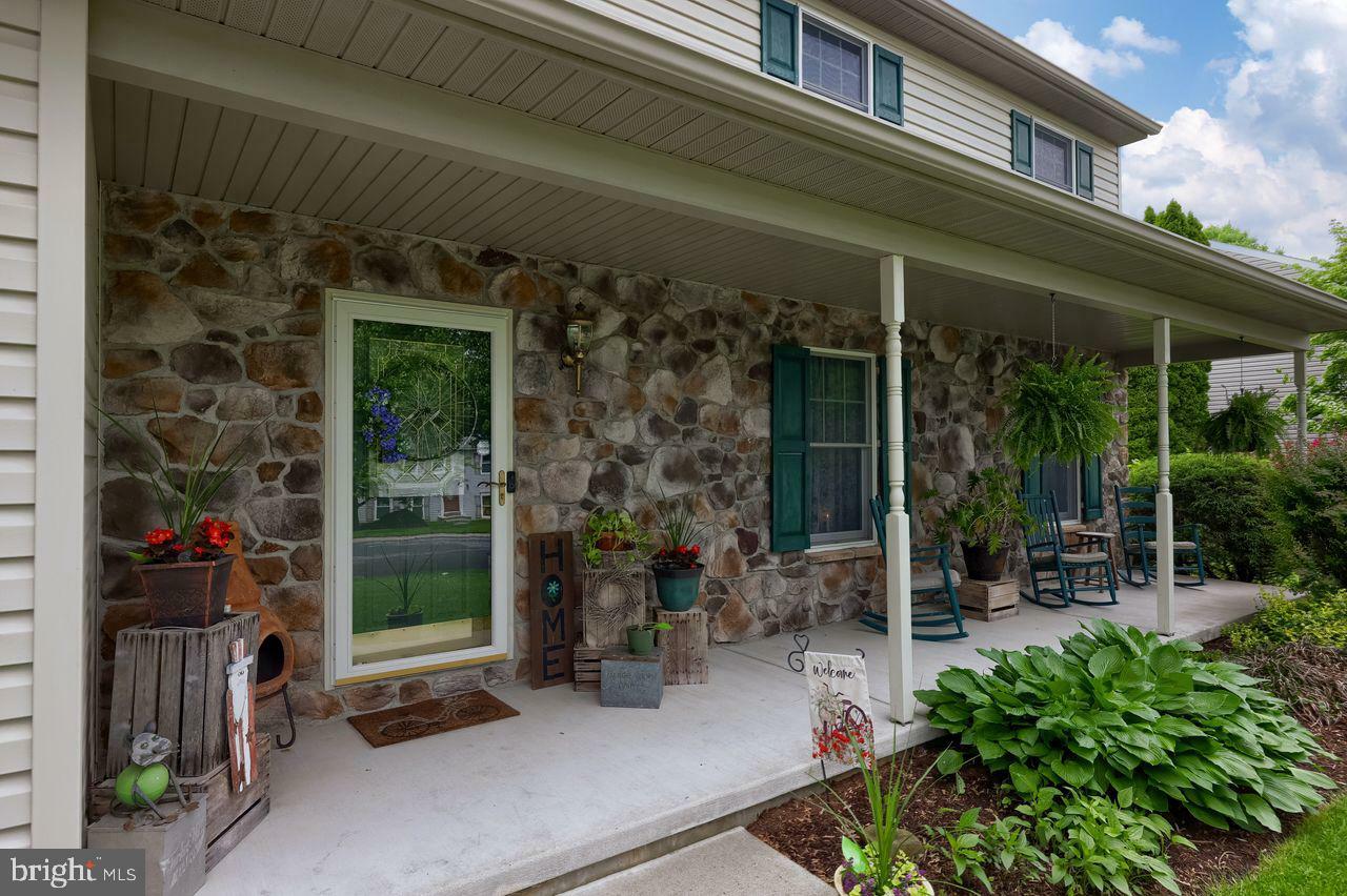 Property Photo: 1015 Flagstone Court PA 17603