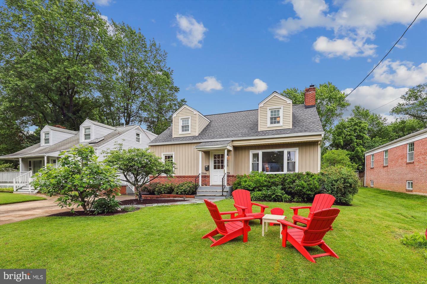 Property Photo:  524 Greenwich Street  VA 22046 