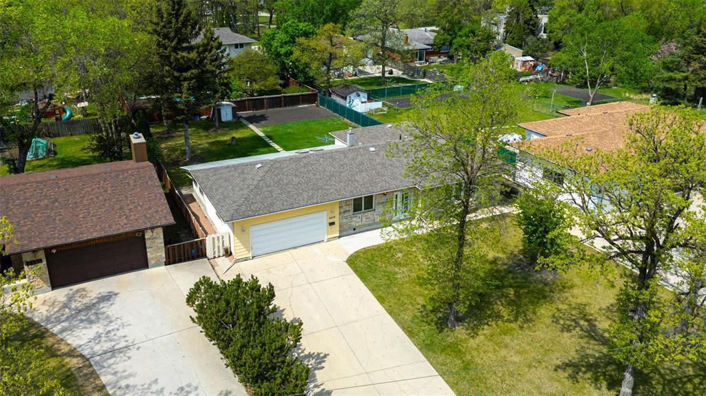 Property Photo: 4449 Roblin Boulevard MB R3R 0G2