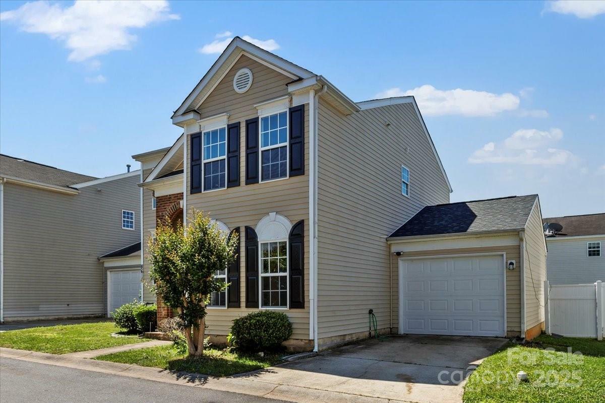 Property Photo: 8610 Sawleaf Court NC 28215