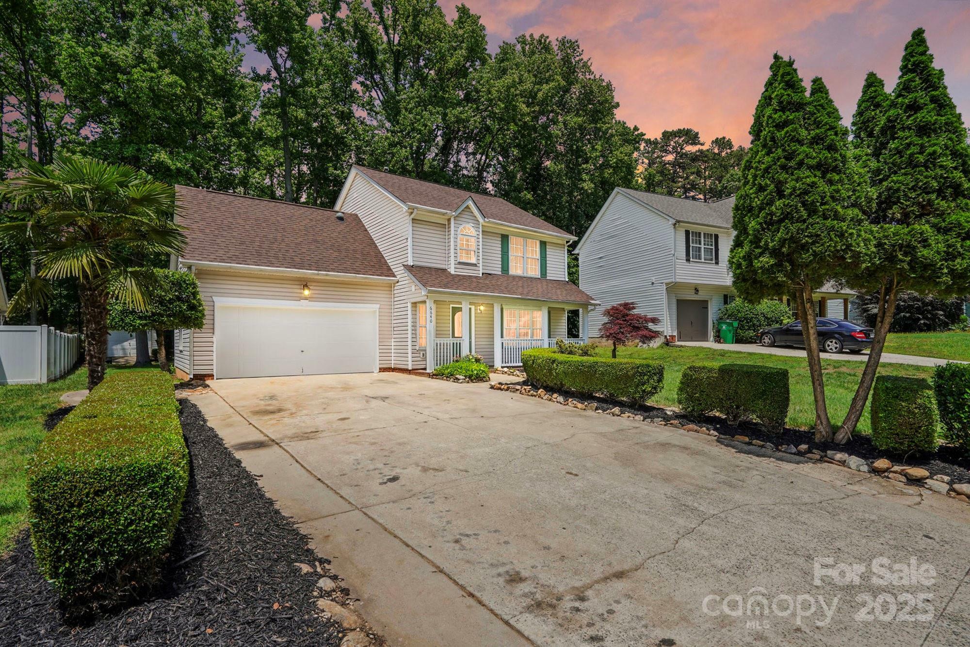 Property Photo: 6640 Autumn Gate Lane NC 28216