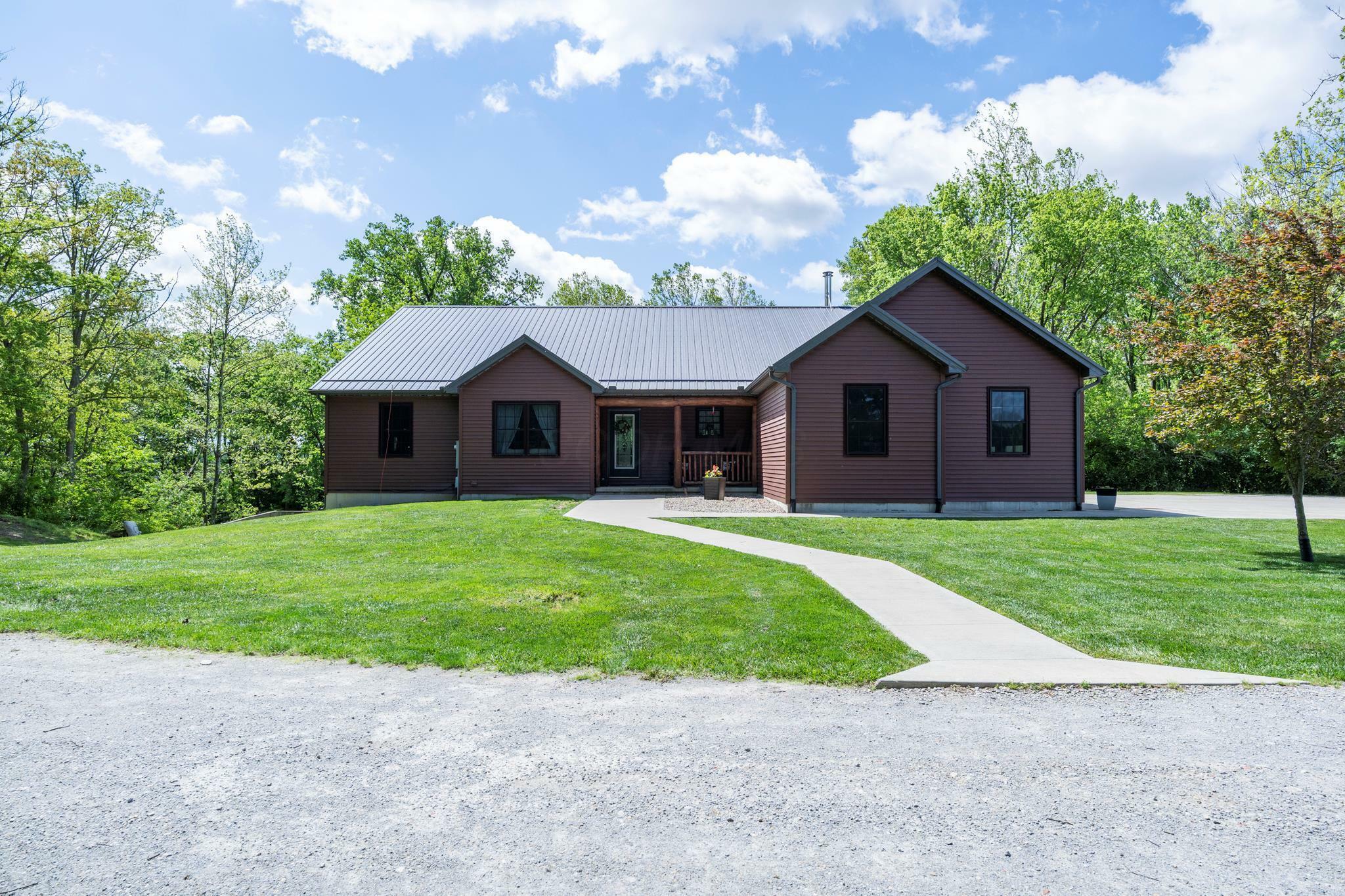 Property Photo: 6213 Stafford SW Road OH 43160