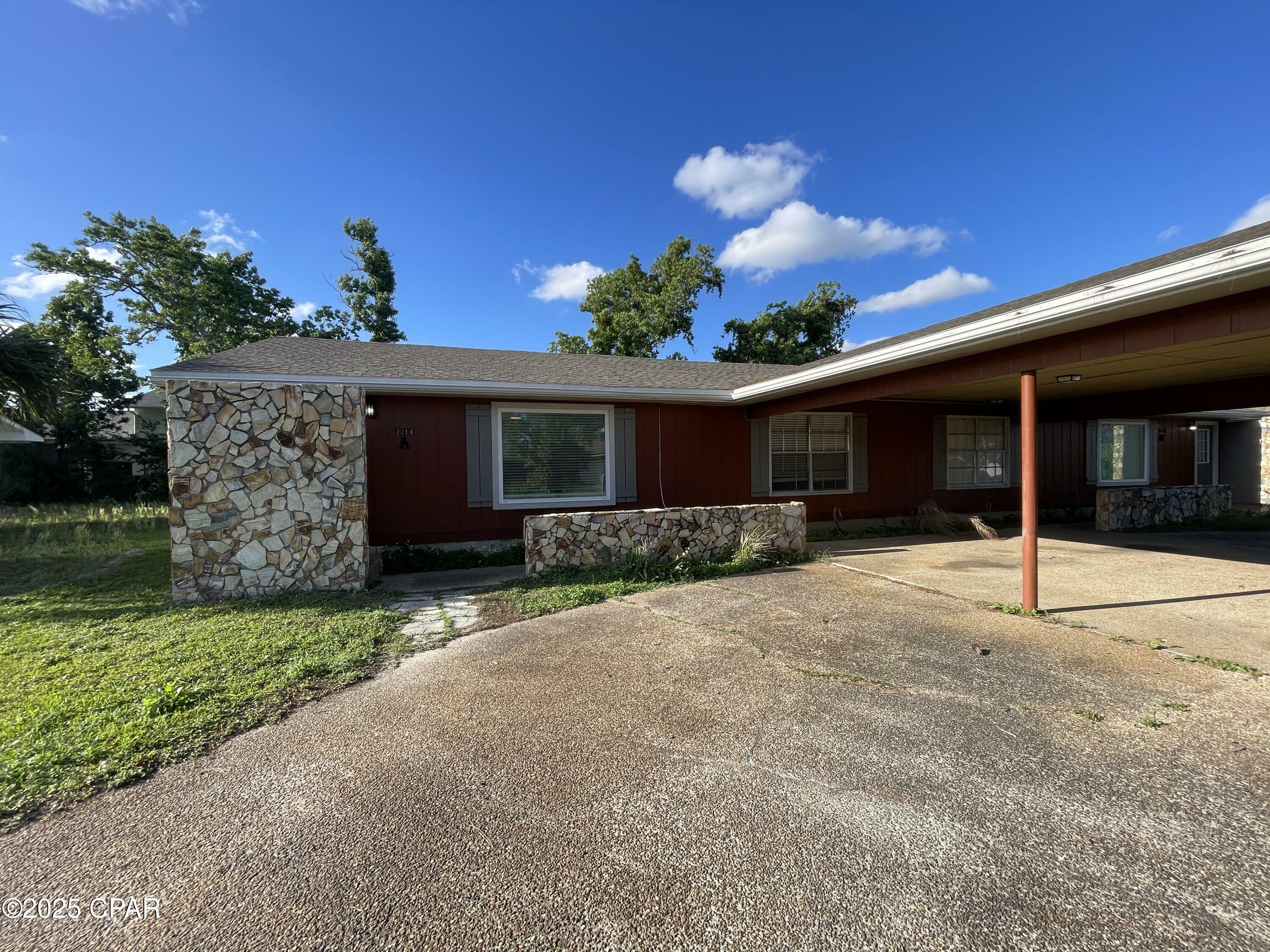 Property Photo: 2014 W 23rd Court A FL 32405