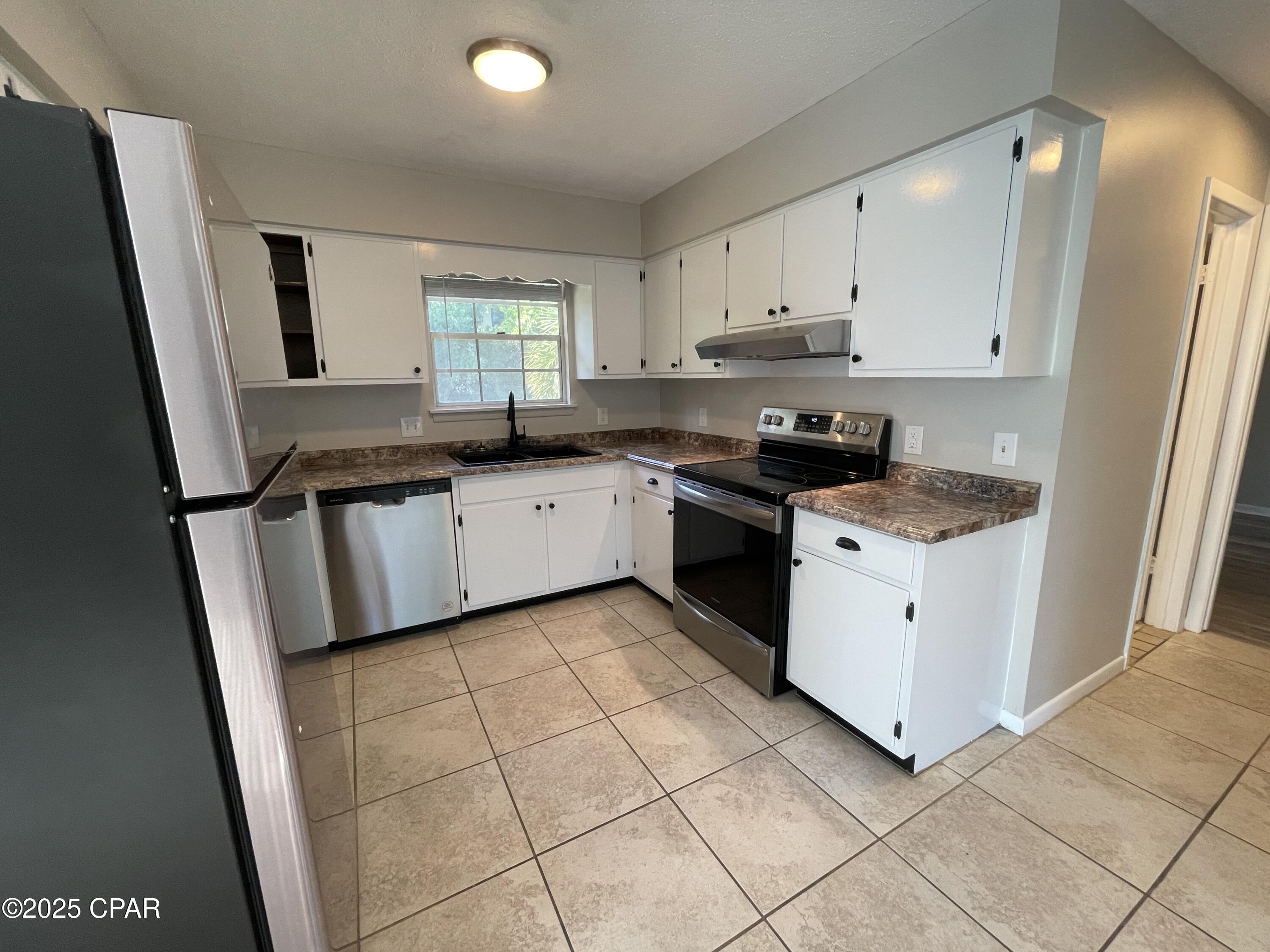 Property Photo: 2014 W 23rd Court A FL 32405
