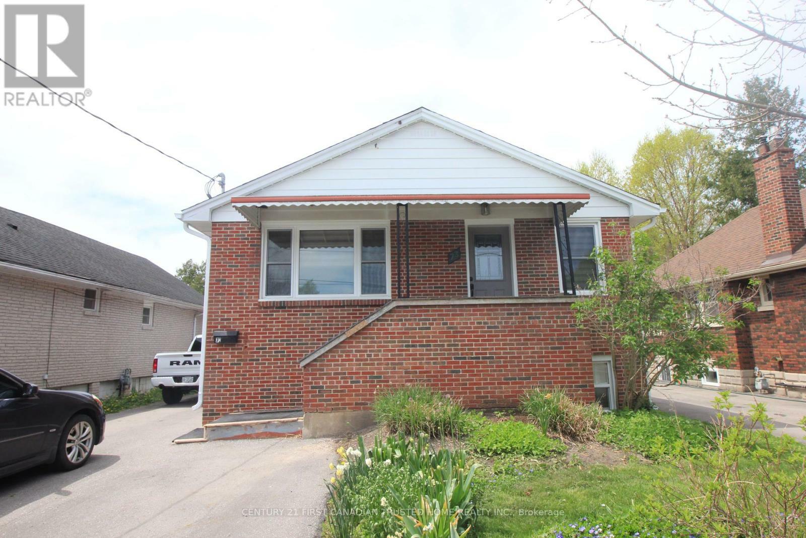 Property Photo: 73 Jaqueline Street ON N5Z 3P8