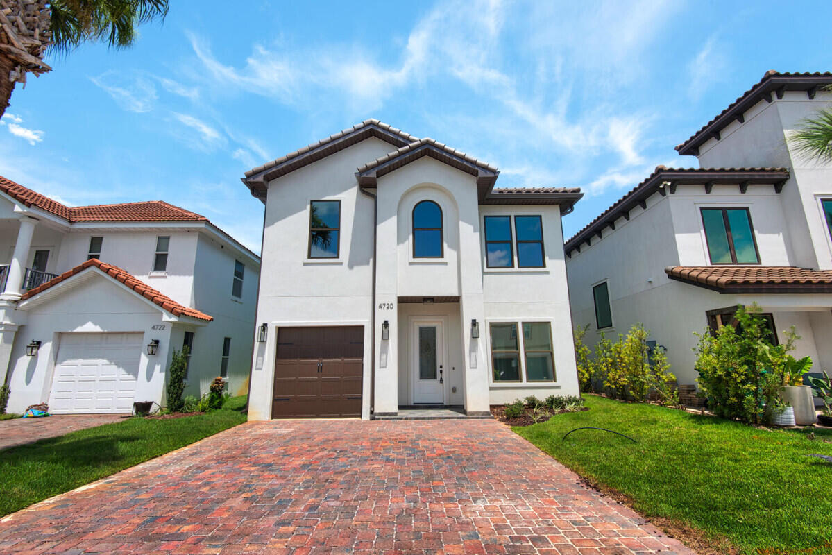 Property Photo: 4720 Amhurst Circle FL 32541